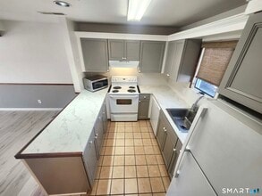 25 Cottage St in Norwalk, CT - Building Photo - Building Photo