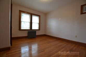 283 N Harvard St, Unit 1 in Boston, MA - Foto de edificio - Building Photo