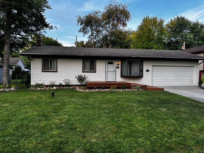 property at 3589 Knollview Ave