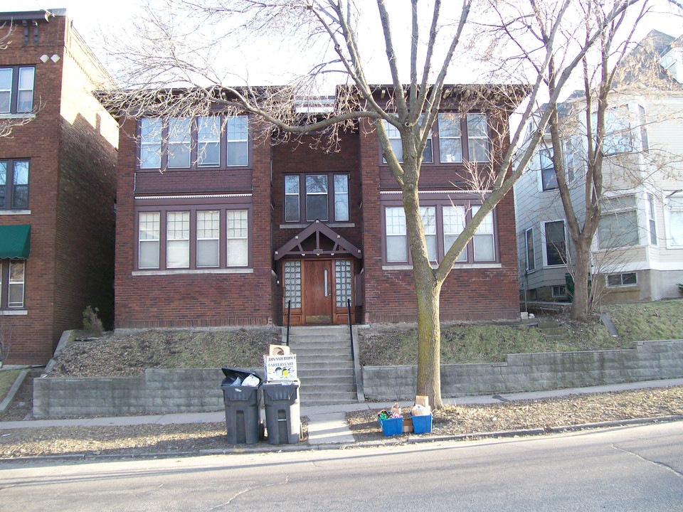 250 Marshall Ave in St. Paul, MN - Foto de edificio