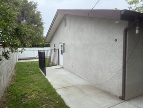 15955 Kalisher St in Granada Hills, CA - Foto de edificio - Building Photo