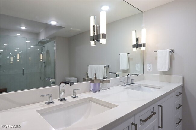 4041 Gulf Shore Blvd N