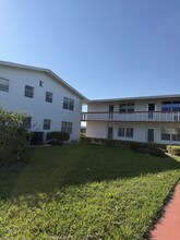 111 Chatham E in West Palm Beach, FL - Building Photo - Building Photo