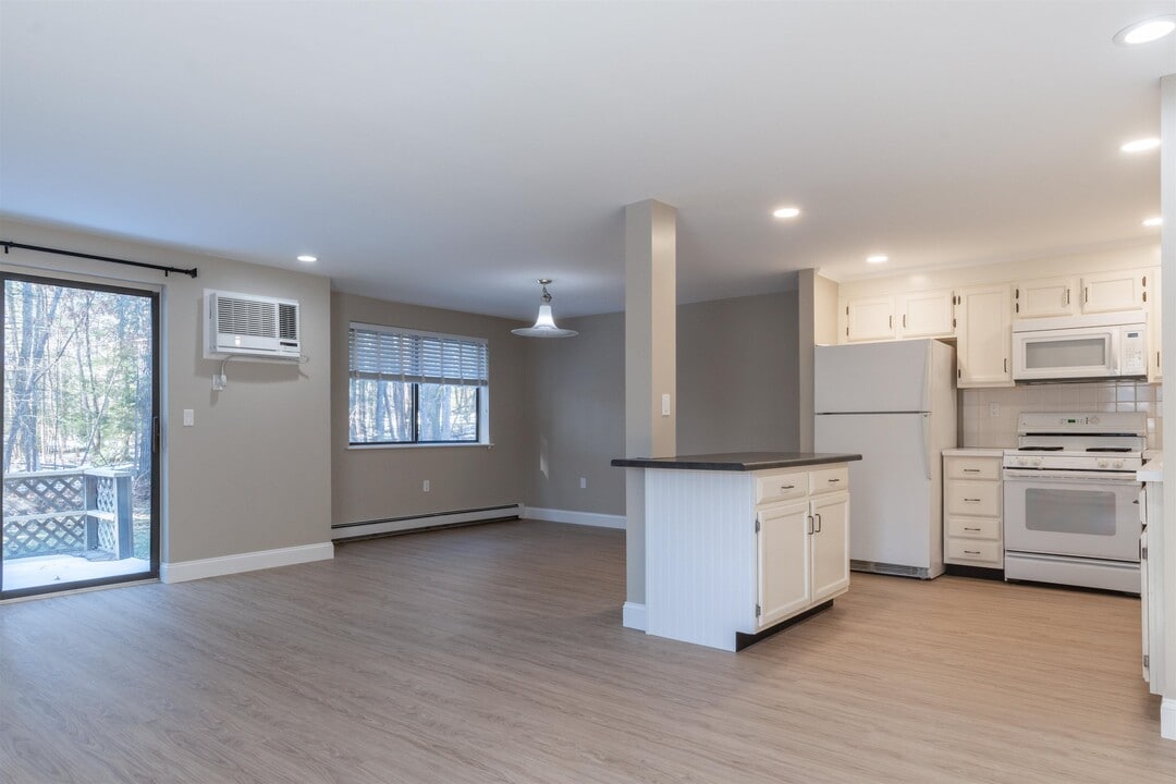 185 Indian Rock Rd in Merrimack, NH - Building Photo