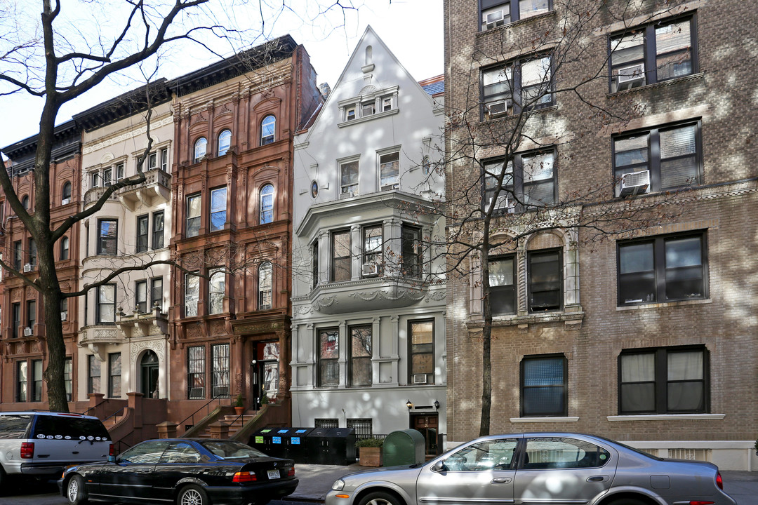 28 W 90th St in New York, NY - Building Photo