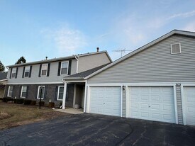 303 Newport Ln in Bartlett, IL - Building Photo