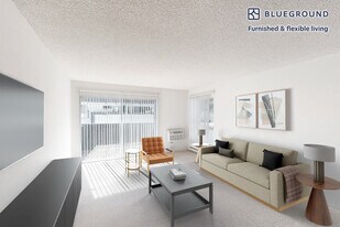 3883 Ingraham St, Unit SI FL2-ID642A in San Diego, CA - Building Photo