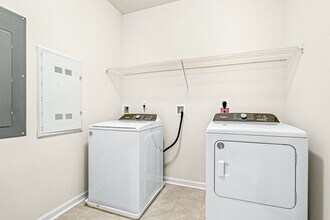 2 Stratton Dr in Woburn, MA - Building Photo - Building Photo