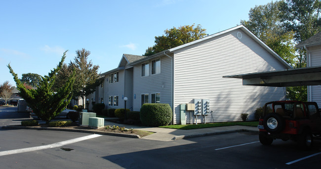 WALLACE PARK APARTMENTS (03) in Salem, OR - Foto de edificio - Building Photo