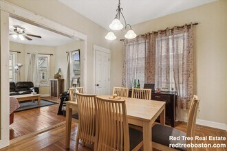24 Weld Hill St, Unit 4 in Boston, MA - Foto de edificio - Building Photo