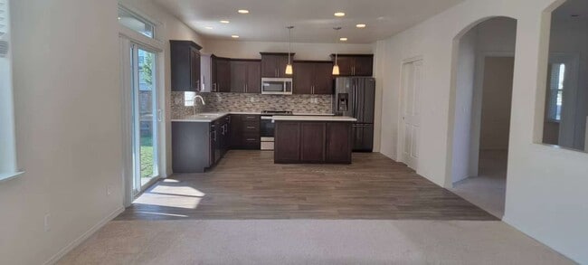 593 SE Casting St in Albany, OR - Building Photo - Building Photo