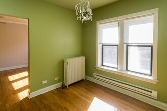 736 W Addison St, Unit A09W in Chicago, IL - Building Photo - Building Photo