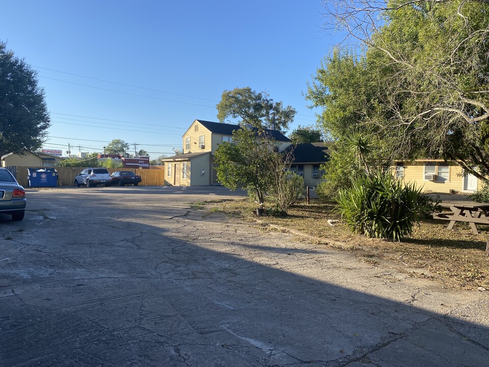 1026 Miles St in Rosenberg, TX - Building Photo