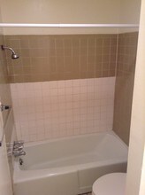 2110 NW Lindy Ave-Unit -D225 in Lawton, OK - Building Photo - Building Photo