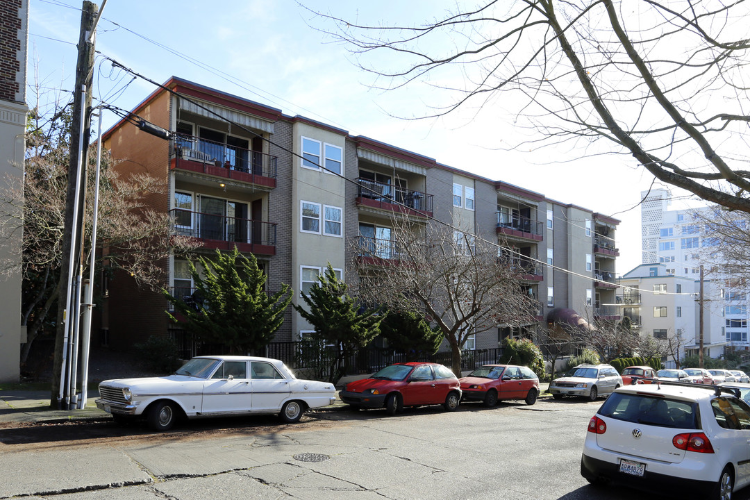 Parkwing Apartments in Seattle, WA - Building Photo