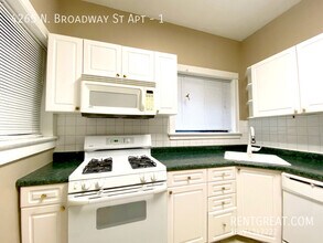 4265 N Broadway in Chicago, IL - Building Photo - Building Photo