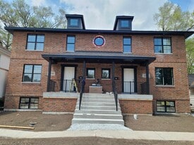 Student Housing in Windsor, ON - Building Photo