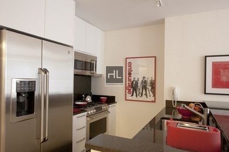 330 W 39th St-Unit -10K in New York, NY - Building Photo - Building Photo