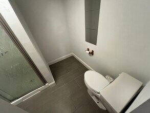 22 High St, Unit 11 in Medford, MA - Building Photo - Building Photo