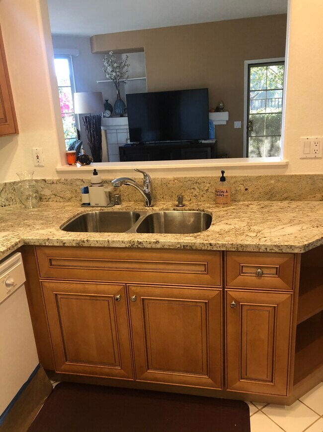 12037 Tivoli Park Row, Unit 3 in San Diego, CA - Building Photo - Building Photo
