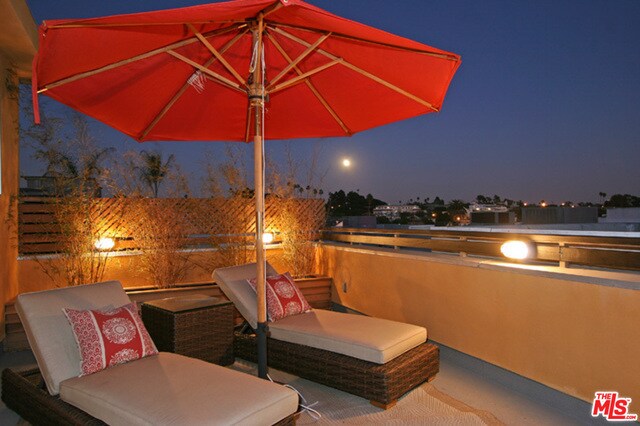 2216 Main St-Unit -204 in Santa Monica, CA - Building Photo - Building Photo