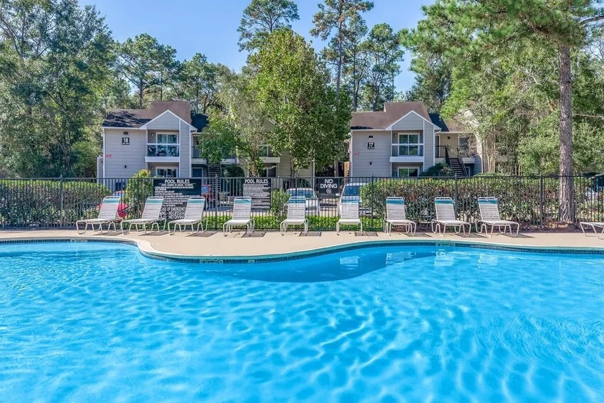 333 Holly in The Woodlands, TX - Foto de edificio
