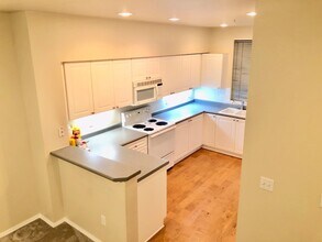 Sonoma Villa Condo in Bothell, WA - Building Photo - Building Photo