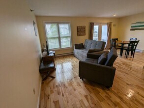 5 Sunset Dr, Unit 3 in Old Orchard Beach, ME - Building Photo - Building Photo