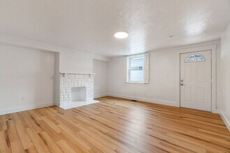 1720 Fox Wy in Pittsburgh, PA - Building Photo - Building Photo