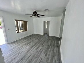 1801 NW 88th St in Miami, FL - Building Photo - Building Photo