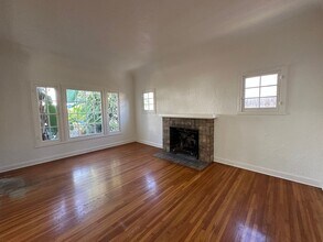 213-223 Los Aguajes Ave in Santa Barbara, CA - Building Photo - Building Photo