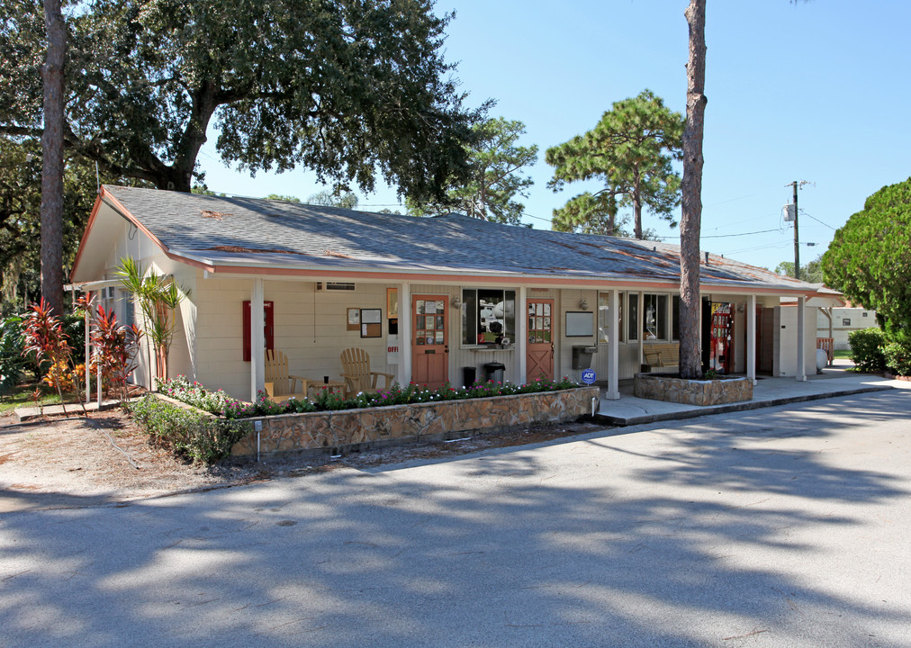 Mill Creek MH & RV Resort in Kissimmee, FL - Foto de edificio