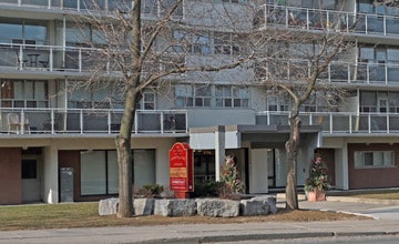 890 Mount Pleasant Apartments in Toronto, ON - Building Photo - Building Photo