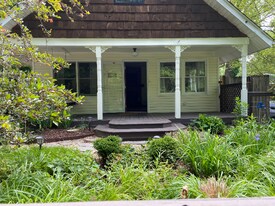 116 W College St in Black Mountain, NC - Building Photo