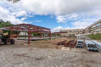 1000 Washington St in Dedham, MA - Building Photo - Building Photo