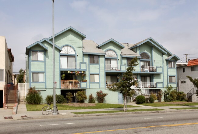 1546 Bundy Drive in Los Angeles, CA - Building Photo - Building Photo