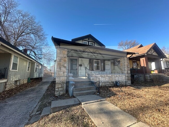 5830 Tracy Ave in Kansas City, MO - Building Photo - Building Photo