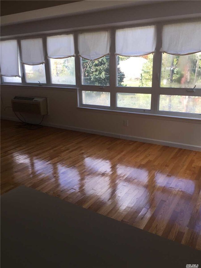 237 Great Neck Rd-Unit -3D in Great Neck, NY - Foto de edificio - Building Photo