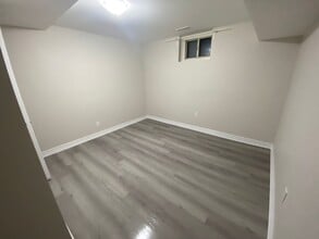 35 Amberley Dr in Toronto, ON - Building Photo - Building Photo