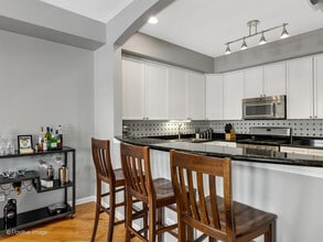 3240 N Sheffield Ave in Chicago, IL - Building Photo - Building Photo