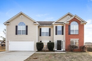 5488 Vanity Joys Ln in Ellenwood, GA - Building Photo