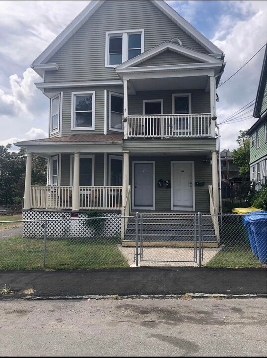 167 Chestnut Ave in Waterbury, CT - Building Photo