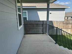 113 Bent Crk Ln in Andice, TX - Building Photo - Building Photo