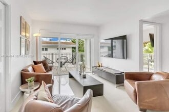 290 Sunrise Dr in Key Biscayne, FL - Building Photo - Building Photo