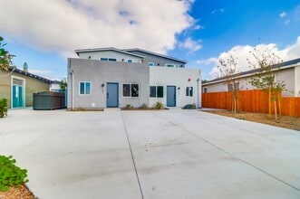 Twelve @ J in San Diego, CA - Foto de edificio - Building Photo