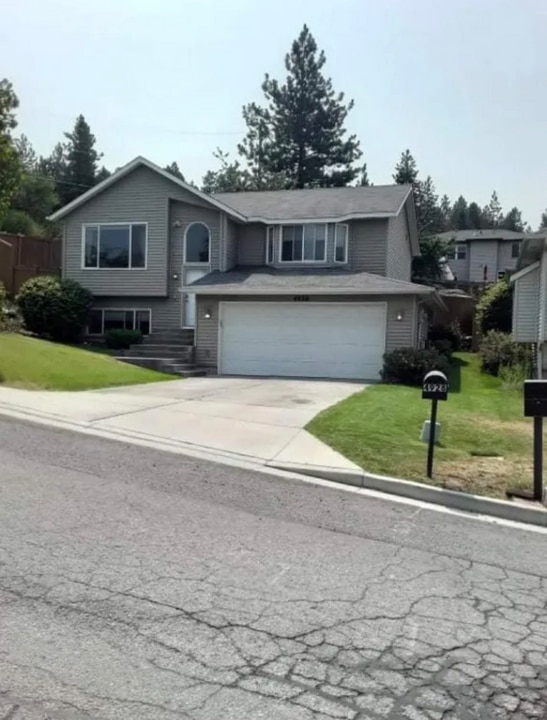 4928 E 14th Ave in Spokane Valley, WA - Foto de edificio