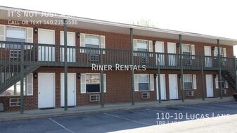 110 Lucas Ln in Elkton, VA - Building Photo