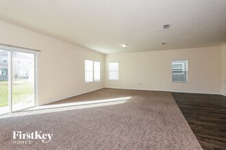 8315 Cape Fox Dr in Jacksonville, FL - Building Photo - Building Photo