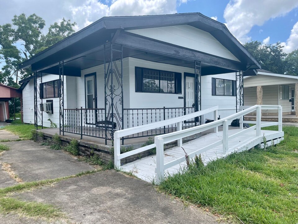 2030 15th St in Port Arthur, TX - Building Photo