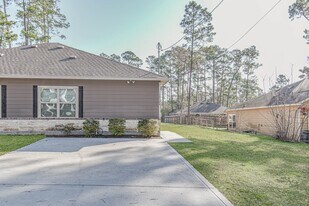 15786 Cottonwood Dr in Montgomery, TX - Building Photo